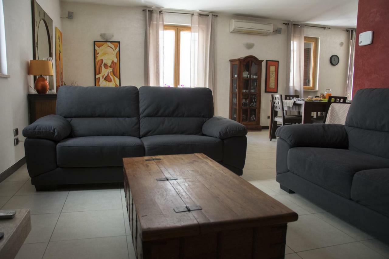 콘베르사노 Casa Domi B&B 외부 사진